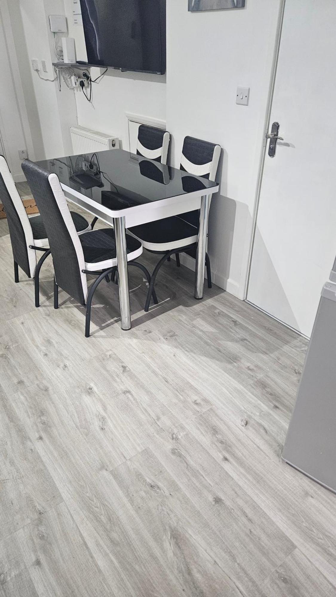 לונדון Luxury 2 Bedrooms Flat Leytonstone מראה חיצוני תמונה
